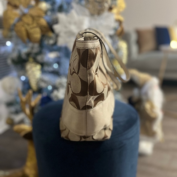 Coach bag 9/10 condition. - Picture 5 of 5